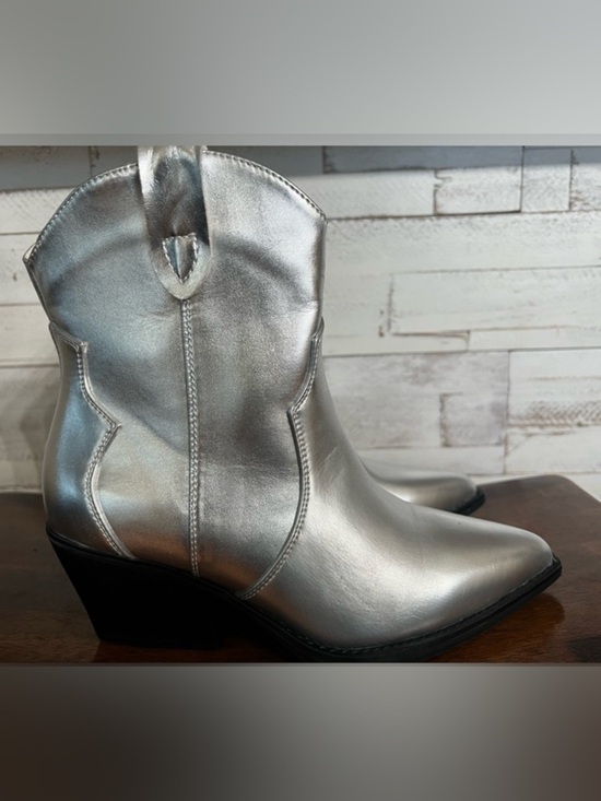London Rag Shoes - London Rag Wales Metallic Western Boots in size 6.  New without box